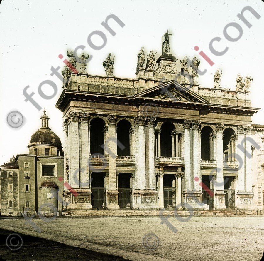Hauptfassade Laterankirche | Main facade Lateran - Foto foticon-simon-037-042.jpg | foticon.de - Bilddatenbank für Motive aus Geschichte und Kultur
